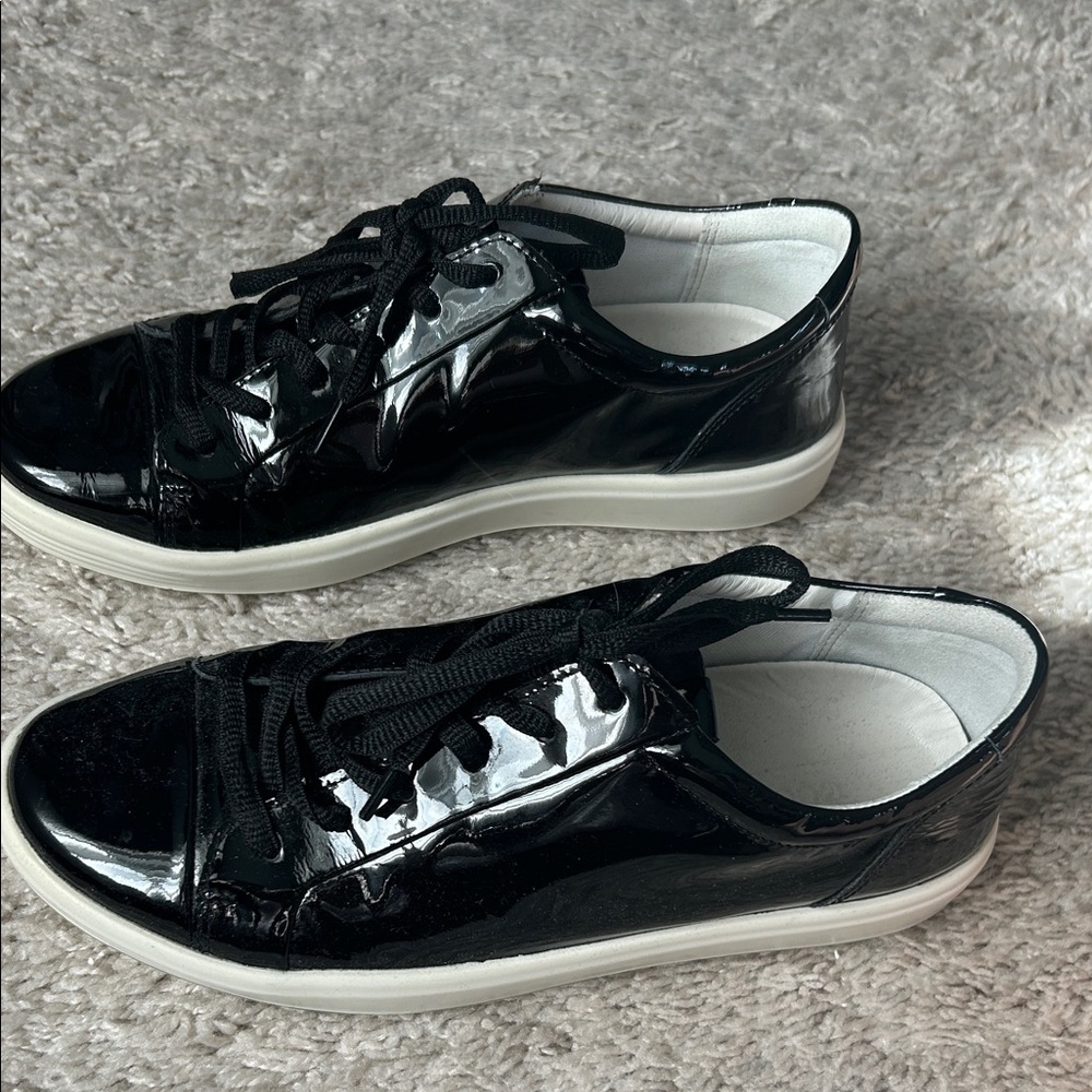 Black Patent Ecco Low-Top Women's Sneaker
